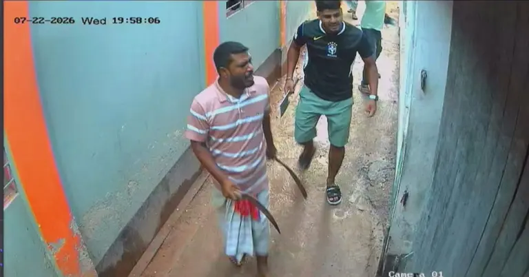 বসতবাড়িতে হামলা-ভাঙচুরের অভিযোগ